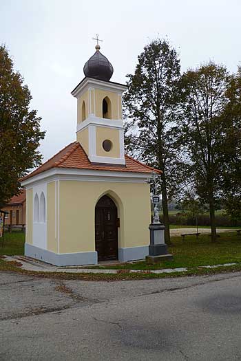 Renovovaná kaplička ve Vlkovicích | Rybníky Třeboňsko | MAS Třeboňsko