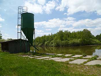 Pohled na krmné silo Malého Tisého | Rybníky Třeboňsko | MAS Třeboňsko