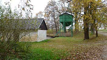 Sklad krmiva pod hrází rybníka cirkvičný | Rybníky Třeboňsko | MAS Třeboňsko