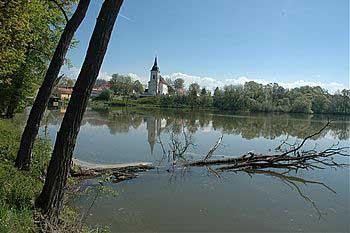 Bošilecký rybník s pohledem na kostel sv. Martina | Rybníky Třeboňsko | MAS Třeboňsko
